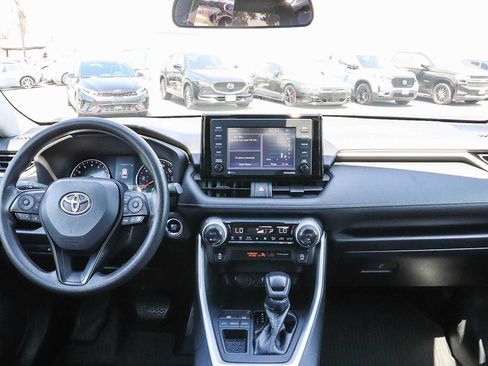 Used 2022 Toyota RAV4 XLE w/ Convenience Package FWD image 17