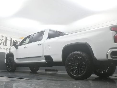 Used 2025 Chevrolet Silverado 2500 High Country w/ High Country Premium Package AWD/4WD image 5