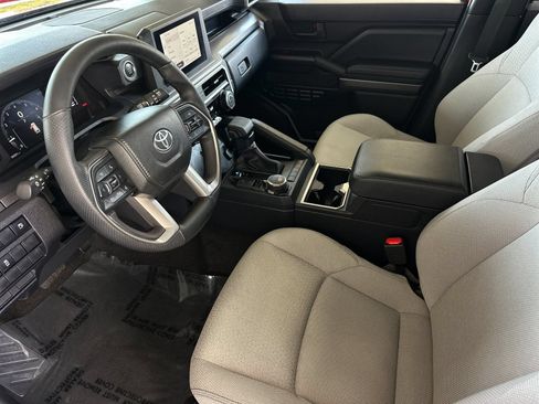 Used 2025 Toyota 4Runner SR5 AWD/4WD image 9