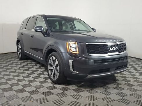 Used 2022 Kia Telluride EX w/ EX Premium Package FWD image 3