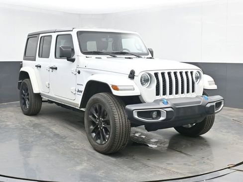 Used 2023 Jeep Wrangler Unlimited Sahara AWD/4WD image 2