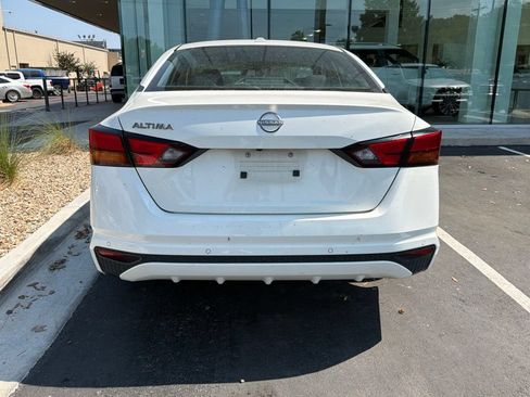 Used 2025 Nissan Altima 2.5 SV FWD image 7