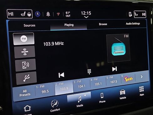Used 2025 Chrysler Pacifica Select FWD image 16