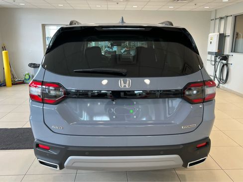 New 2025 Honda Pilot Touring image 7