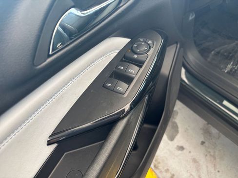 Used 2025 Chevrolet Trax LT w/ LT Convenience Package image 18