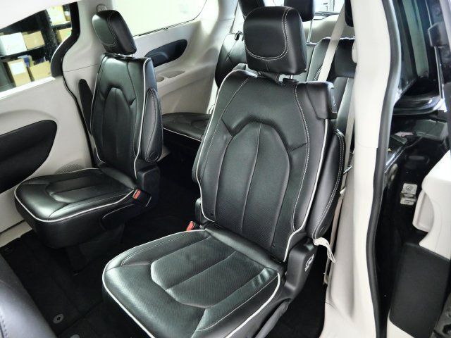 Used 2023 Chrysler Pacifica Limited FWD image 14