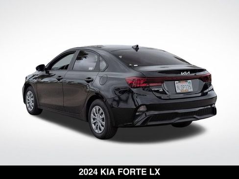 Used 2024 Kia Forte LX FWD image 7