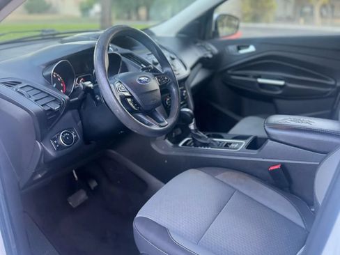 Used 2017 Ford Escape SE FWD image 40