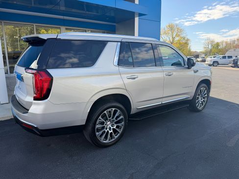 Used 2023 GMC Yukon SLT image 2
