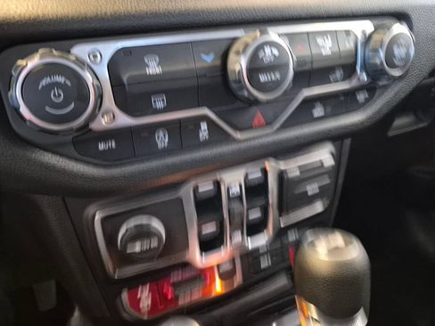 Used 2025 Jeep Wrangler Unlimited Sport AWD/4WD image 21