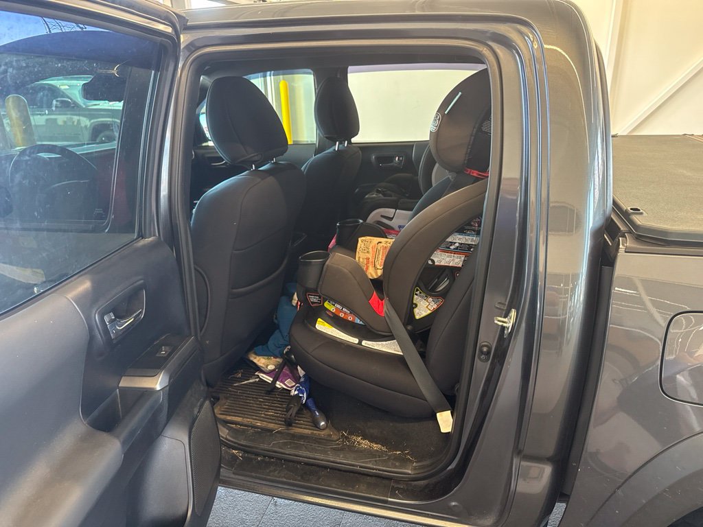 Used 2018 Toyota Tacoma TRD Off-Road AWD/4WD image 5