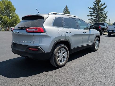Used 2016 Jeep Cherokee Latitude AWD/4WD image 3