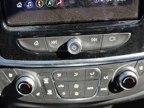 Used 2023 Chevrolet Traverse Premier image 30