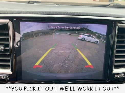 Used 2023 Chrysler Pacifica Touring-L FWD image 19