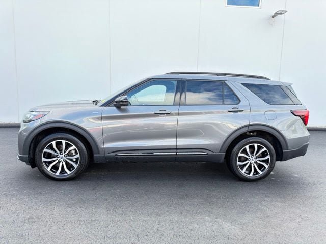 Used 2025 Ford Explorer ST-Line AWD/4WD image 10