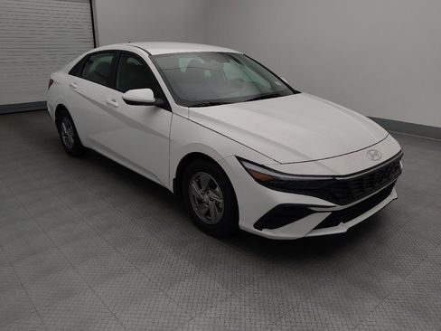 Used 2025 Hyundai Elantra SE FWD image 13