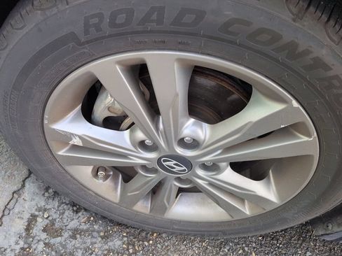 Used 2018 Hyundai Elantra SEL FWD image 9