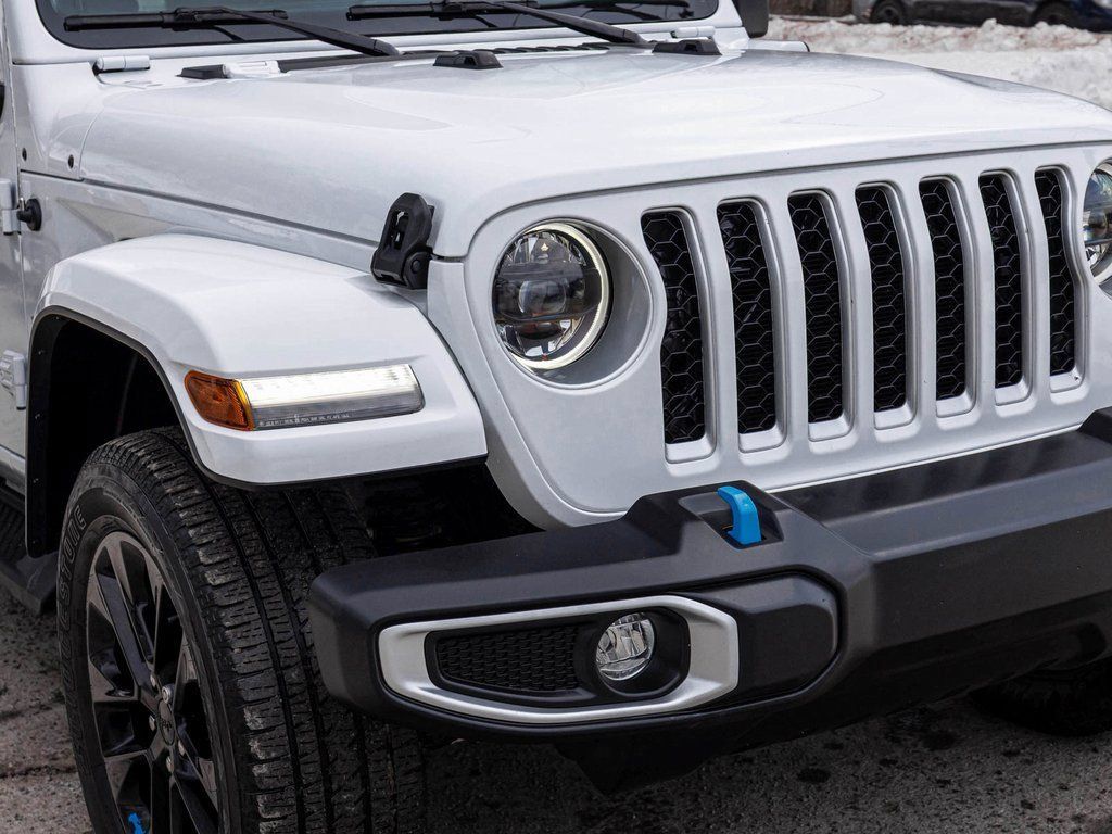 Used 2023 Jeep Wrangler Unlimited Sahara w/ Cold Weather Group AWD/4WD image 35