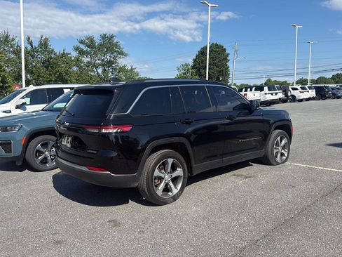 Used 2023 Jeep Grand Cherokee Limited AWD/4WD image 2
