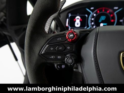 Used 2024 Lamborghini Revuelto image 19