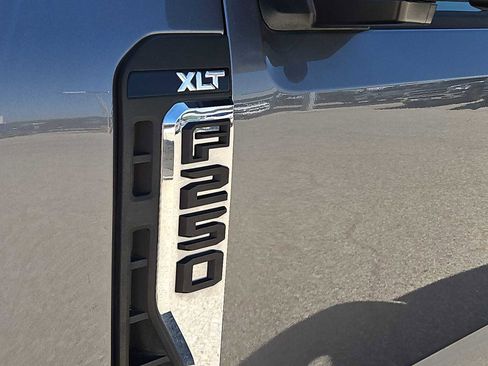 Used 2025 Ford F250 XLT AWD/4WD image 11