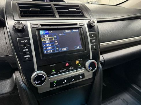 Used 2012 Toyota Camry SE FWD image 17