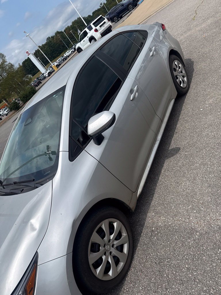 Used 2024 Toyota Corolla LE FWD image 2