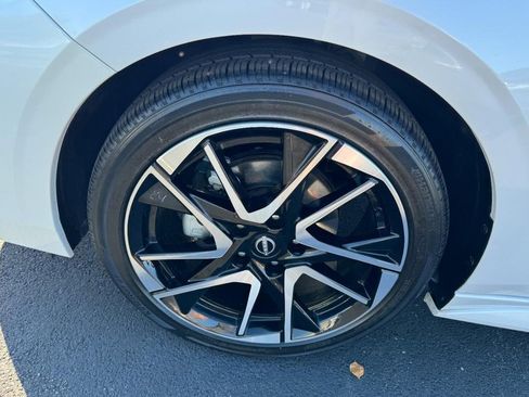 Used 2024 Nissan Sentra SR w/ SR Premium Package image 7