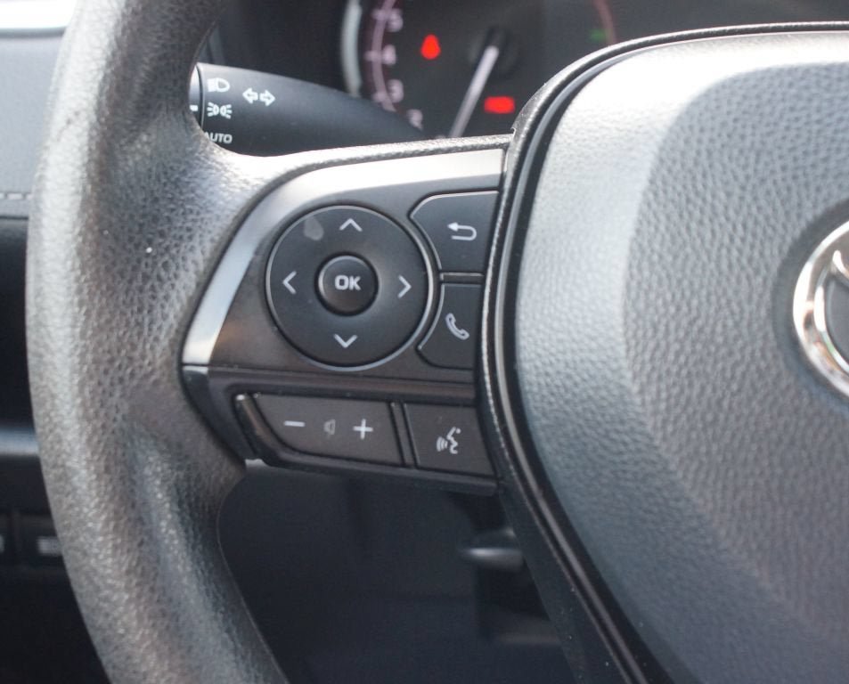 Used 2025 Toyota RAV4 XLE AWD/4WD image 9