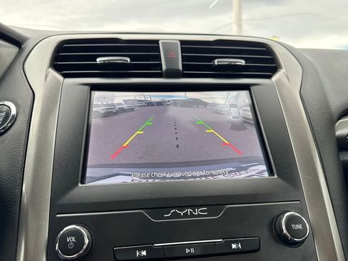 Used 2020 Ford Fusion SE image 19