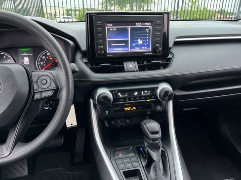 Used 2020 Toyota RAV4 LE AWD/4WD image 17