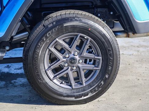 New 2025 Jeep Gladiator Sport image 12