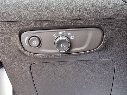 Used 2025 Buick Encore GX Preferred AWD/4WD image 19
