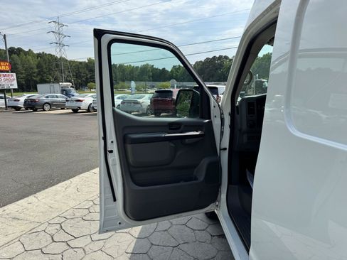Used 2018 Nissan NV 2500 SV RWD image 5