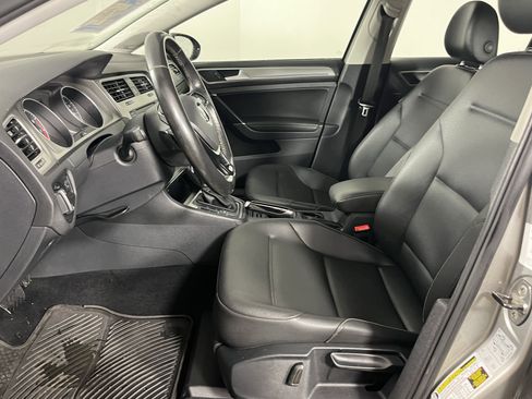 Used 2016 Volkswagen Golf S image 10