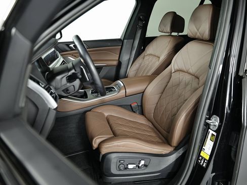 Used 2023 BMW X5 M50i w/ Climate Comfort Package image 22