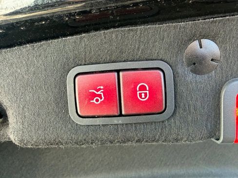 Used 2017 Mercedes-Benz C 300 4MATIC Sedan image 36