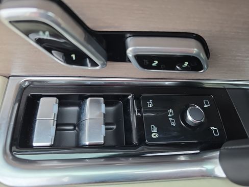 New 2026 Land Rover Range Rover Long Wheelbase SE image 29