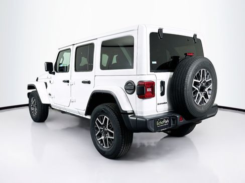 Used 2025 Jeep Wrangler Unlimited Sahara AWD/4WD image 5