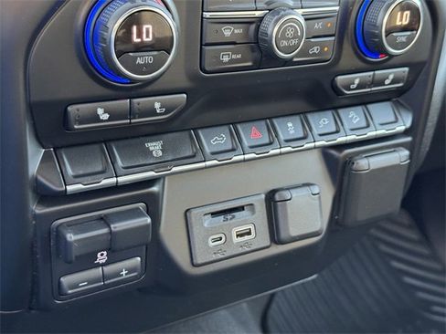 Used 2020 Chevrolet Silverado 2500 LT w/ Convenience Package image 15