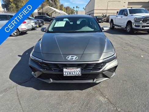 Used 2025 Hyundai Elantra SE image 2