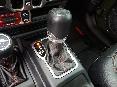 Used 2021 Jeep Wrangler Unlimited Rubicon AWD/4WD image 17