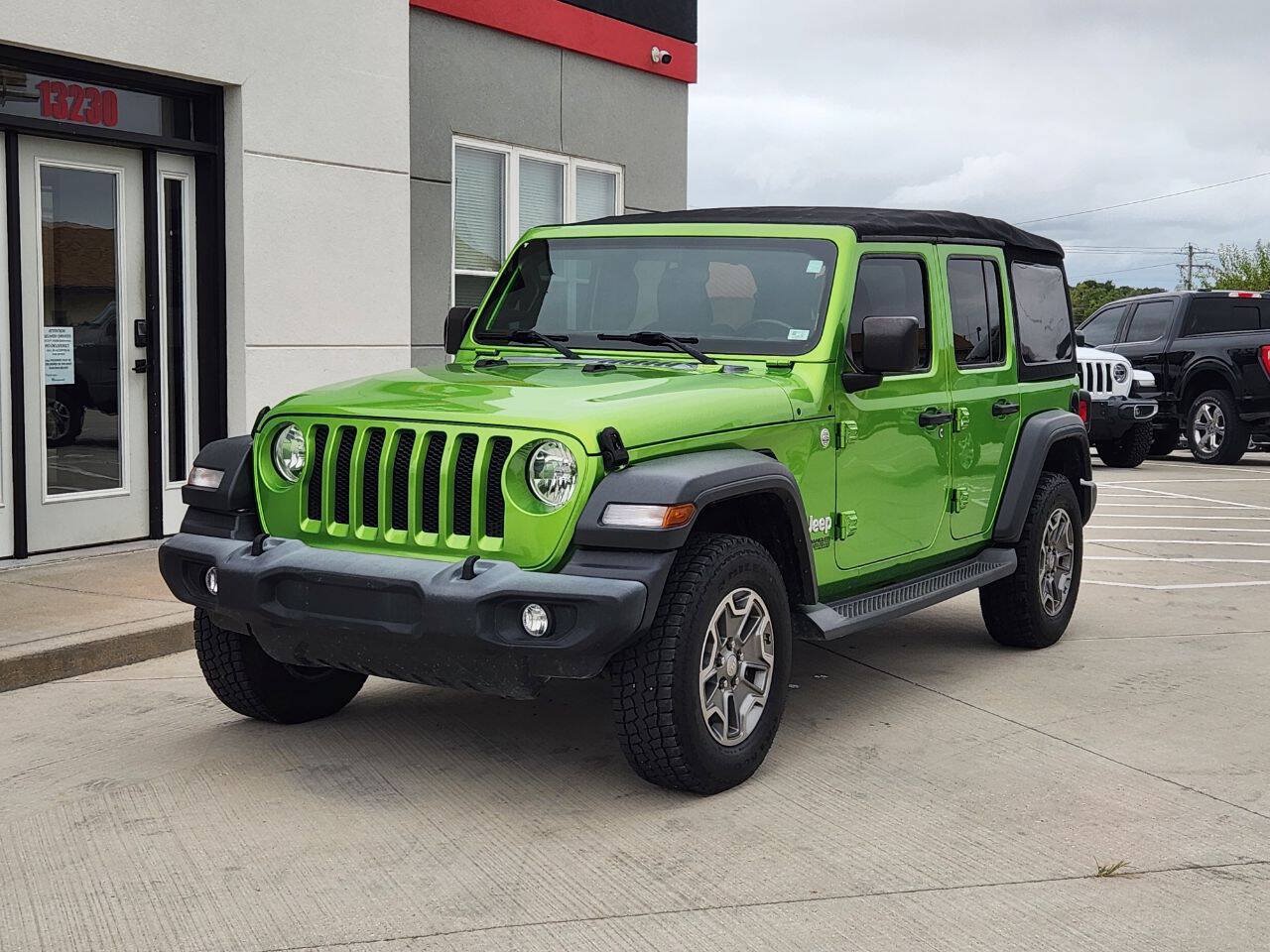 Used 2018 Jeep Wrangler Unlimited Sport S AWD/4WD image 2
