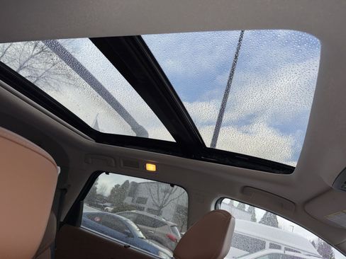 Used 2023 Nissan Pathfinder Platinum image 11