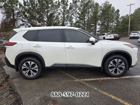 Used 2023 Nissan Rogue SV image 9