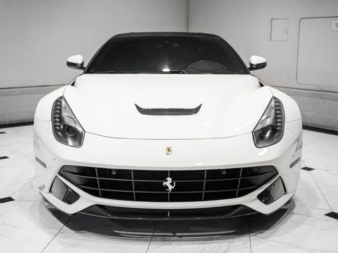 Used 2017 Ferrari F12 Berlinetta RWD image 4