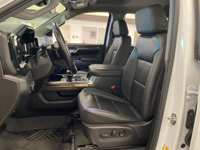 Used 2024 Chevrolet Silverado 1500 LT Trail Boss w/ Convenience Package II AWD/4WD image 15