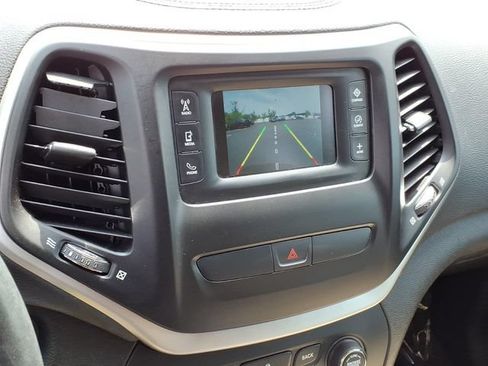 Used 2016 Jeep Cherokee Latitude w/ Cold Weather Group AWD/4WD image 24