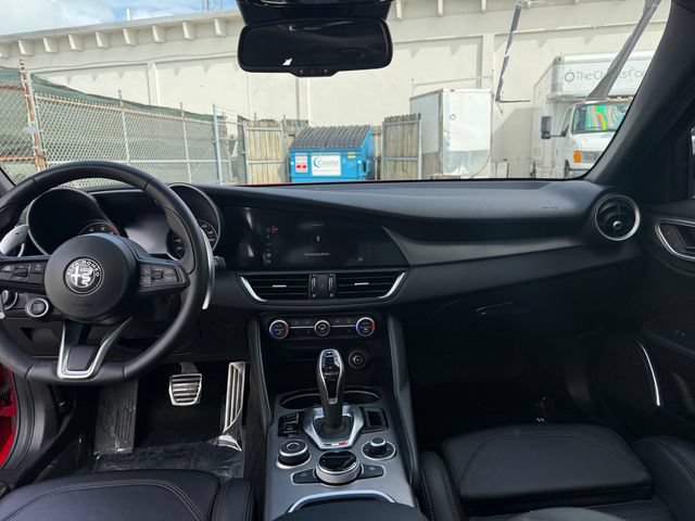 Used 2023 Alfa Romeo Giulia Veloce RWD image 5