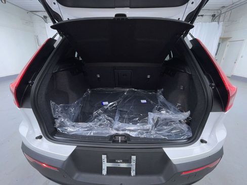 New 2026 Volvo XC40 B5 Ultra w/ Protection Package Premier image 13